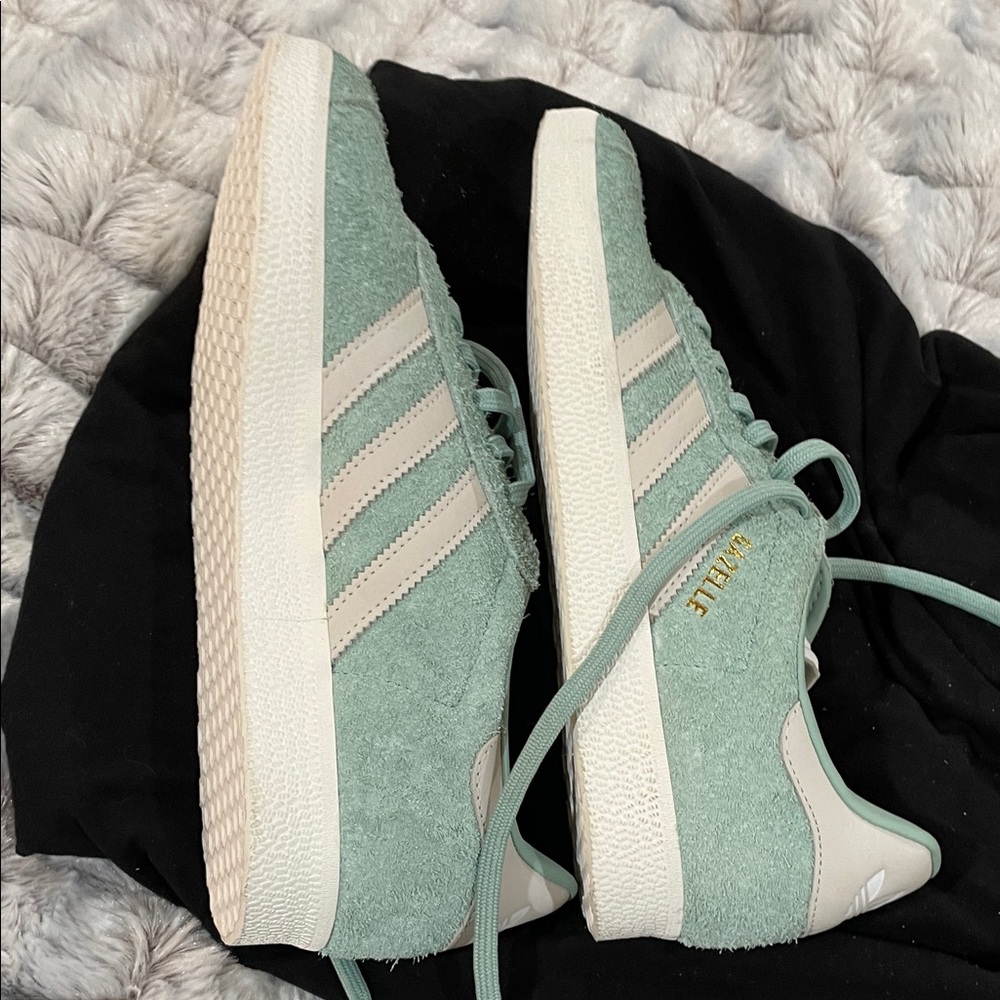 Adidas Gazelle Sneakers Mint Green Suede Women’s 8.5 Cream Stripe Retro Casual